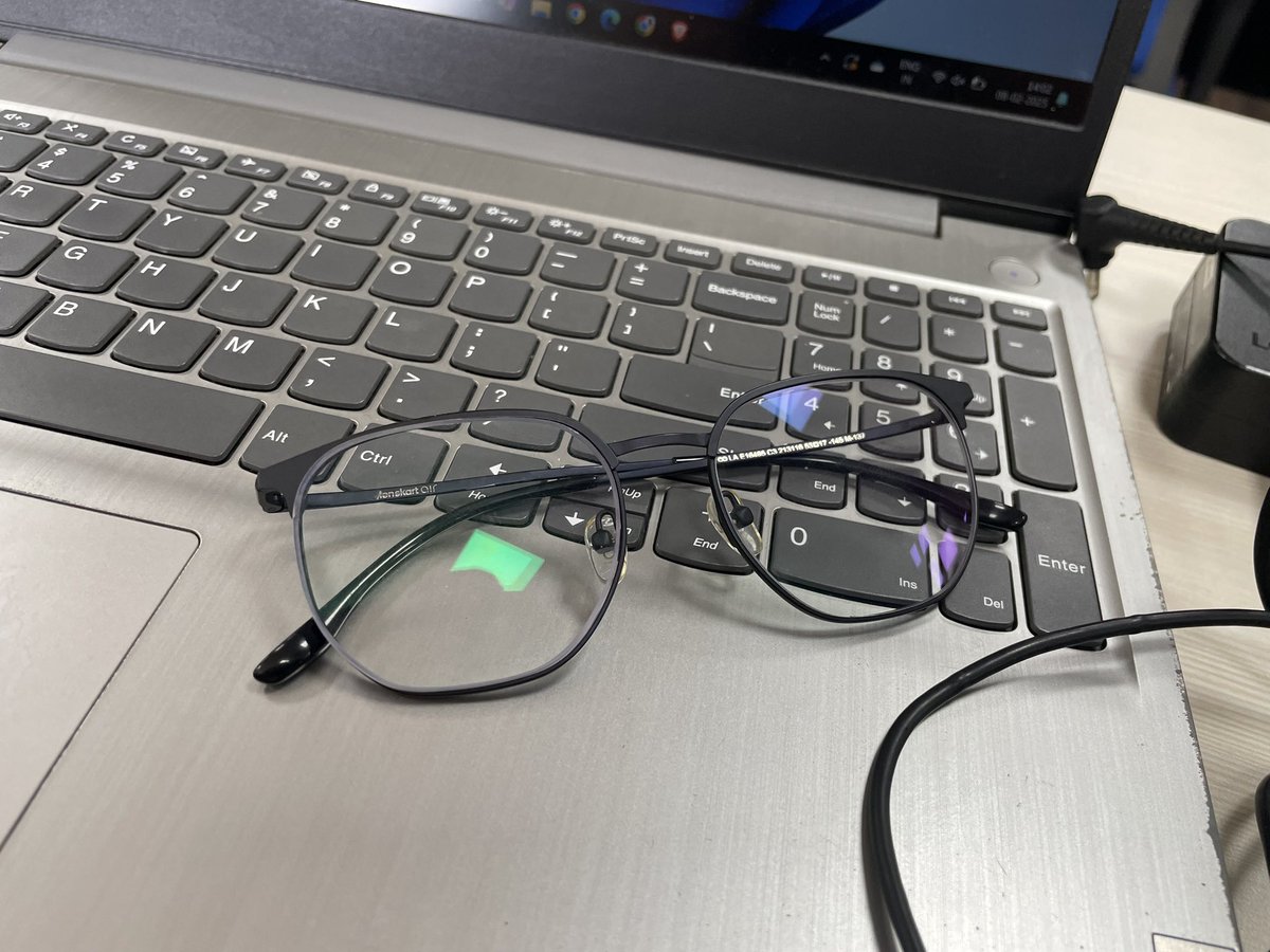 ManOfFocuss's tweet photo. @Lenskart_com 
I have recently bought a pair of specs from your store and I did not like it. I want to change it. I think there is some factory in build problem and as per your policy, I can change the specs within 14 days. No question asked thank you. https://t.co/jdsW0RahiB