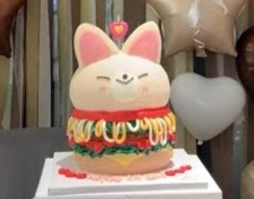staysday6's tweet photo. this foxiny burger cake is so jeongin 😭😭 https://t.co/7noJQ0xdhs