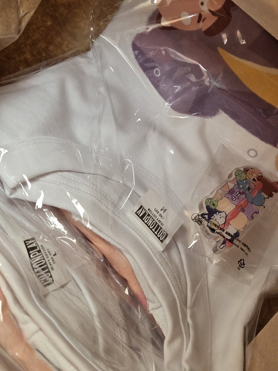 ㅠㅠ 친구들이 대신 굿즈 수령해줘따....
서울 올라가서 품에안고 내년을 기다리는 일만 남음
