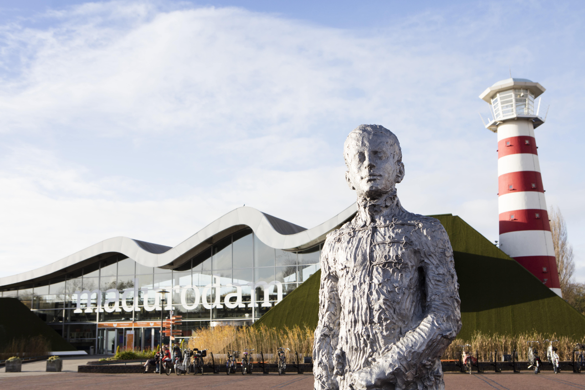 In 2016 opende Madurodam het verhaal van George. Nog voordat je het park betreedt, ontdek je het levensverhaal van George Maduro, naamgever én oorlogsheld. Ken jij ons verhaal al? #Madurodam #Attractiepark