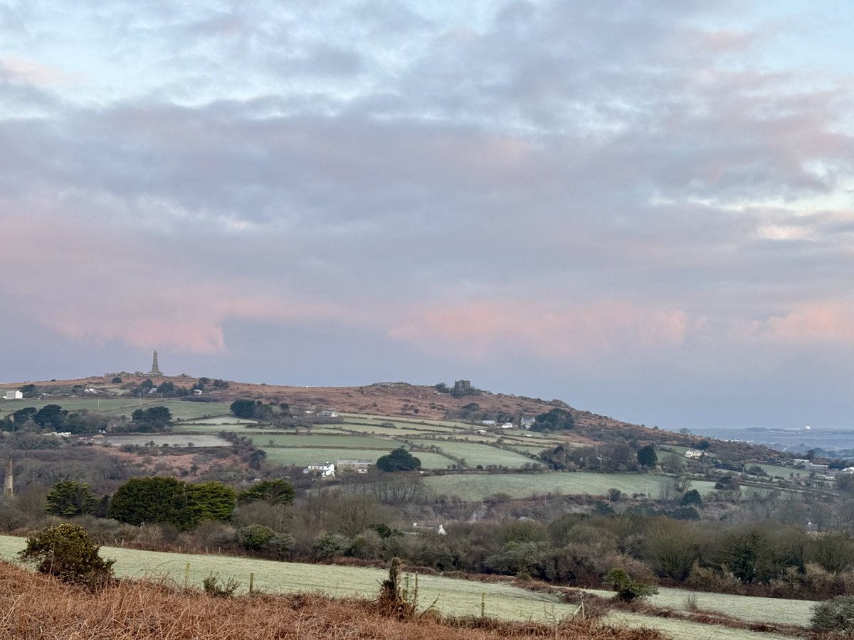 TanyaAtTheBeach's tweet photo. Cornish mining country this morning. Views of #CarnBrea and #Redruth.
#loveCornwall #cornishmining @beauty_cornwall https://t.co/SHTIGINfyf