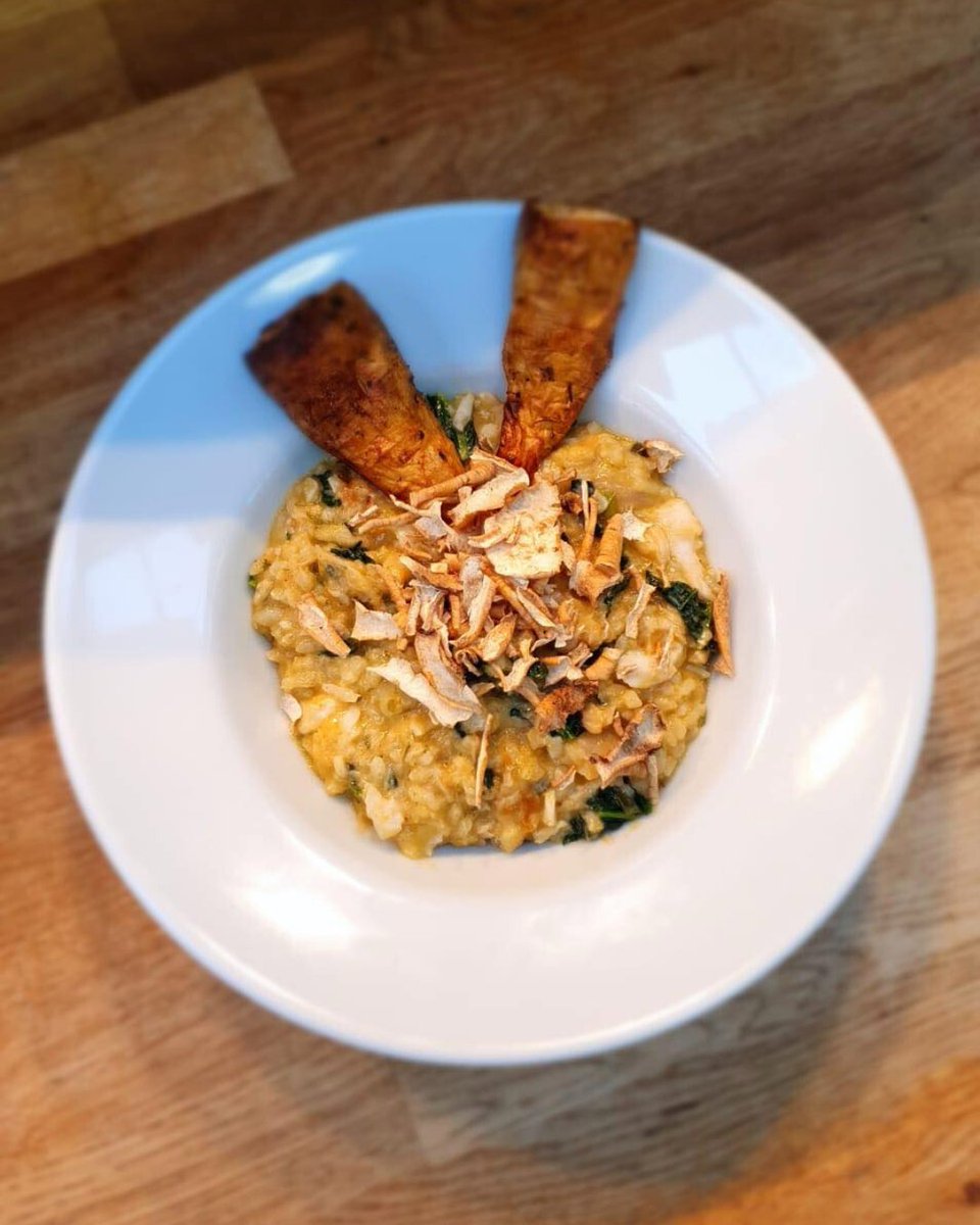 Weekend Specials @ GROW HQ
Dunmore East Fish Risotto
Organic arborio rice, bouillabaisse, kale, Knockanore smoked cheese, roasted parsnip, &amp; dehydrated parsnip skin 
HQ Potato Salad
Roasted HQ organic potatoes, mojo verde, pickled red cabbage, feta cheese, and organic walnuts