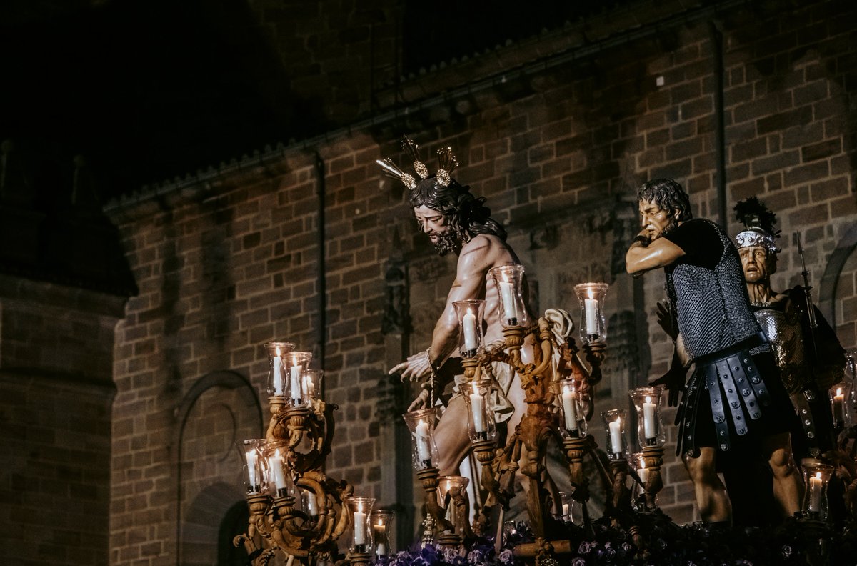 lassantadesavio's tweet photo. Columna y Amargura (@ColumnAmargura)

Jueves Santo | Semana Santa Linares 2024. https://t.co/1noNzdmAP0