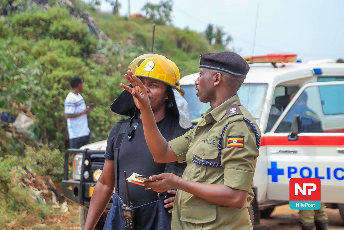 nbstv's tweet image. BREAKING: A fire has broken out at the Kiteezi landfill due to methane gas accumulation, according to the @KCCAED. 

Police are evacuating nearby residents to prevent harm, while rescue efforts are ongoing.

More details to follow…

#NBSUpdates