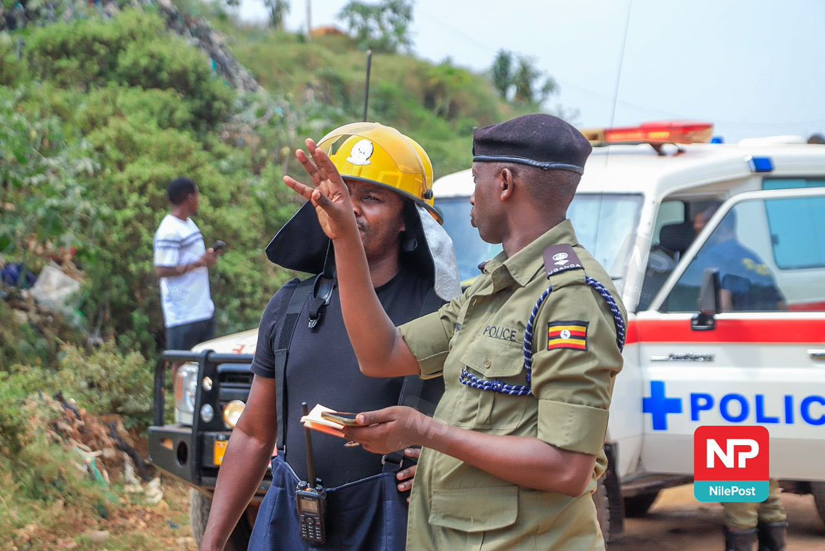 nbstv's tweet image. BREAKING: A fire has broken out at the Kiteezi landfill due to methane gas accumulation, according to the @KCCAED. 

Police are evacuating nearby residents to prevent harm, while rescue efforts are ongoing.

More details to follow…

#NBSUpdates