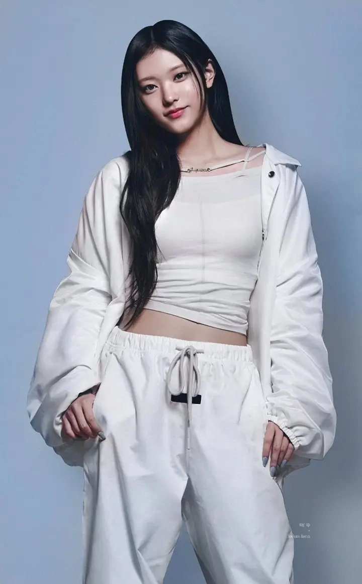 minjimain's tweet photo. My favourite haerin pic of all time https://t.co/FJHGz1Mhf0