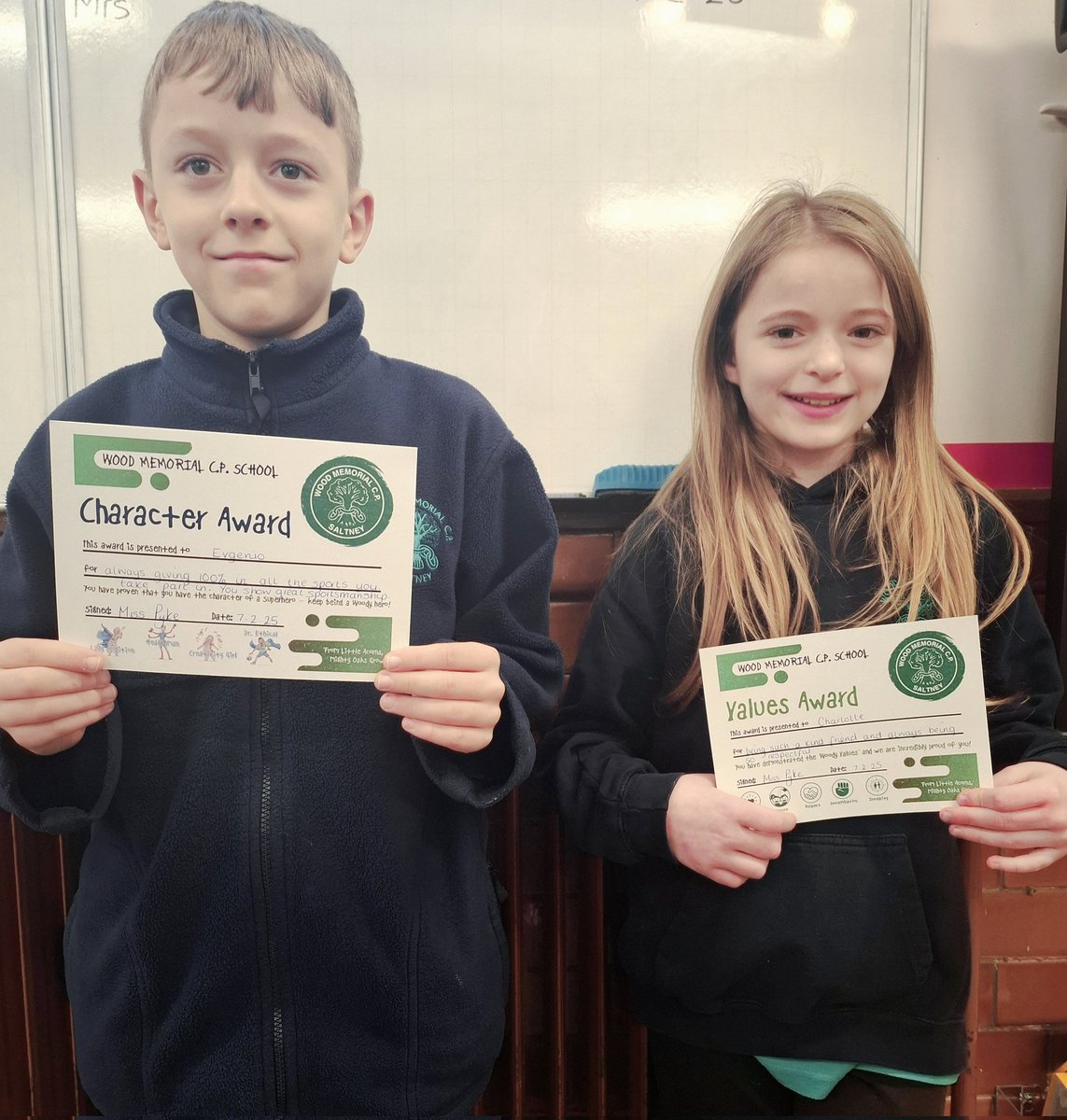 Da iawn y ddau. #kindness #respect Dosbarth Oak's award winners 🏆 this week. 💚💫