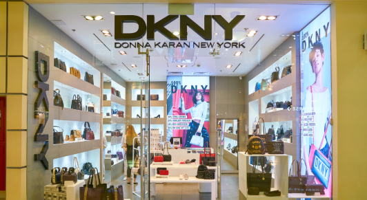 floboflo's tweet image. Walking round London today and what do I see? Foreign signage literally everywhere. I am British and learned how to do English at school, not those languages.
No idea what language Dkny even is. Hungarian?
Sort it Starmer!