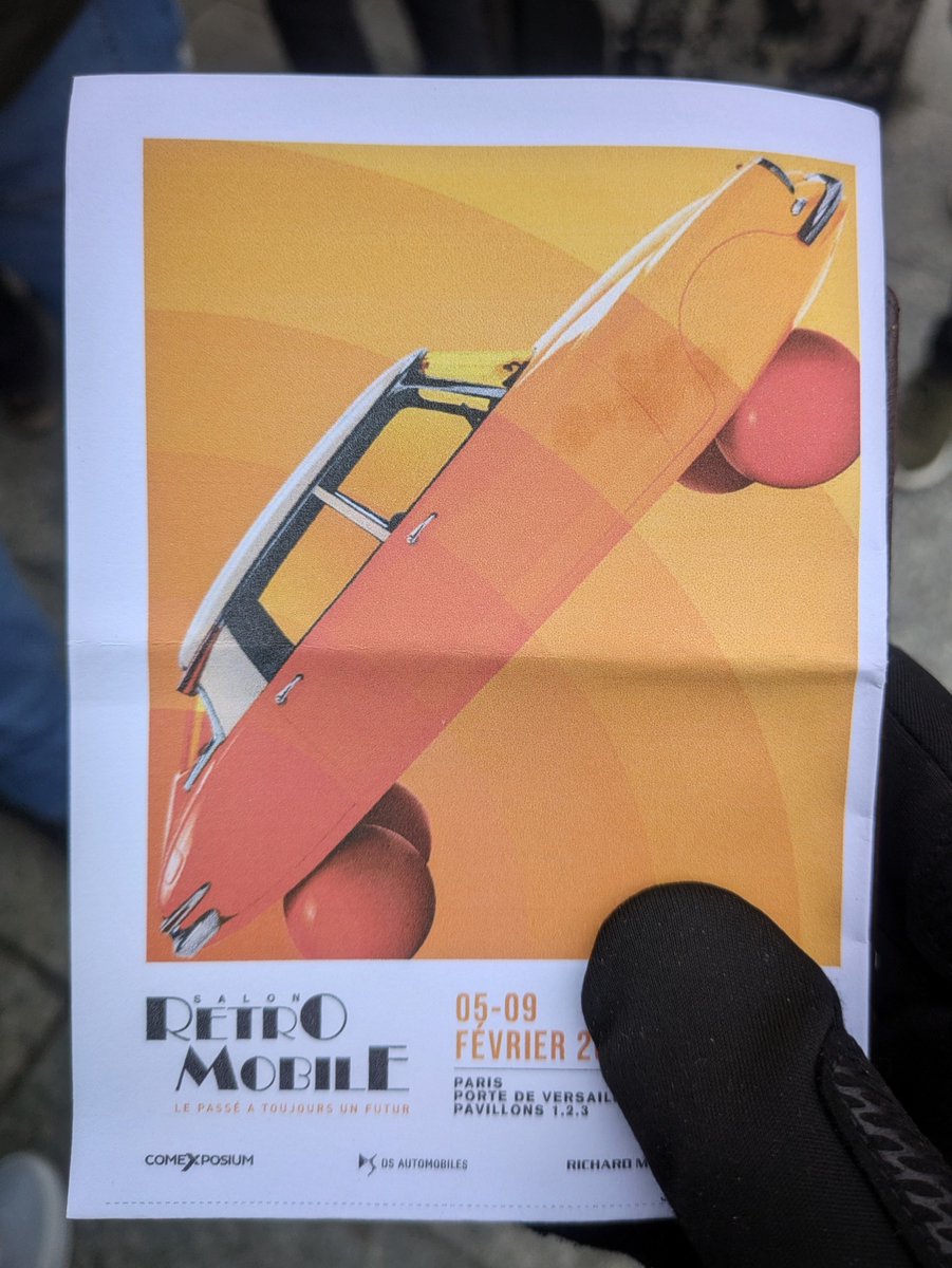 Dans la queue pour Retromobile !