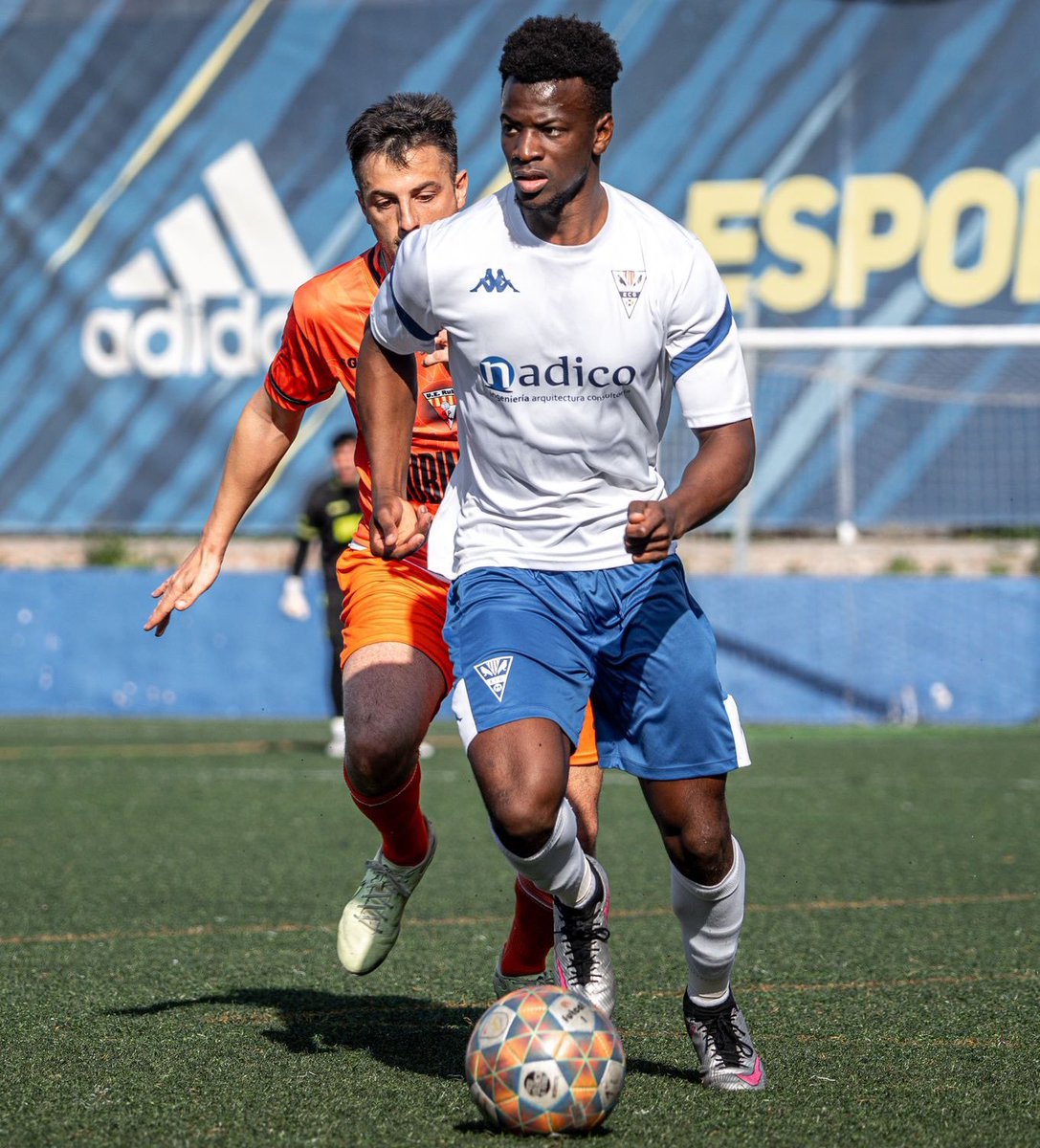 Agus_Velasco's tweet photo. 🚨POSIBLE 12 de Jijantes #kingsleague 
Master Omar, hasta el 14 de Diciembre era jugador del UE Cornella. 
Es muy probable que sea el jugador que ha estado en los amistosos de Jijantes.
@MarioReyes_22 @ItsMadara13 @DaPoloteli @UniversoKingsL @ElTronoKL https://t.co/vcHhhPQxb1