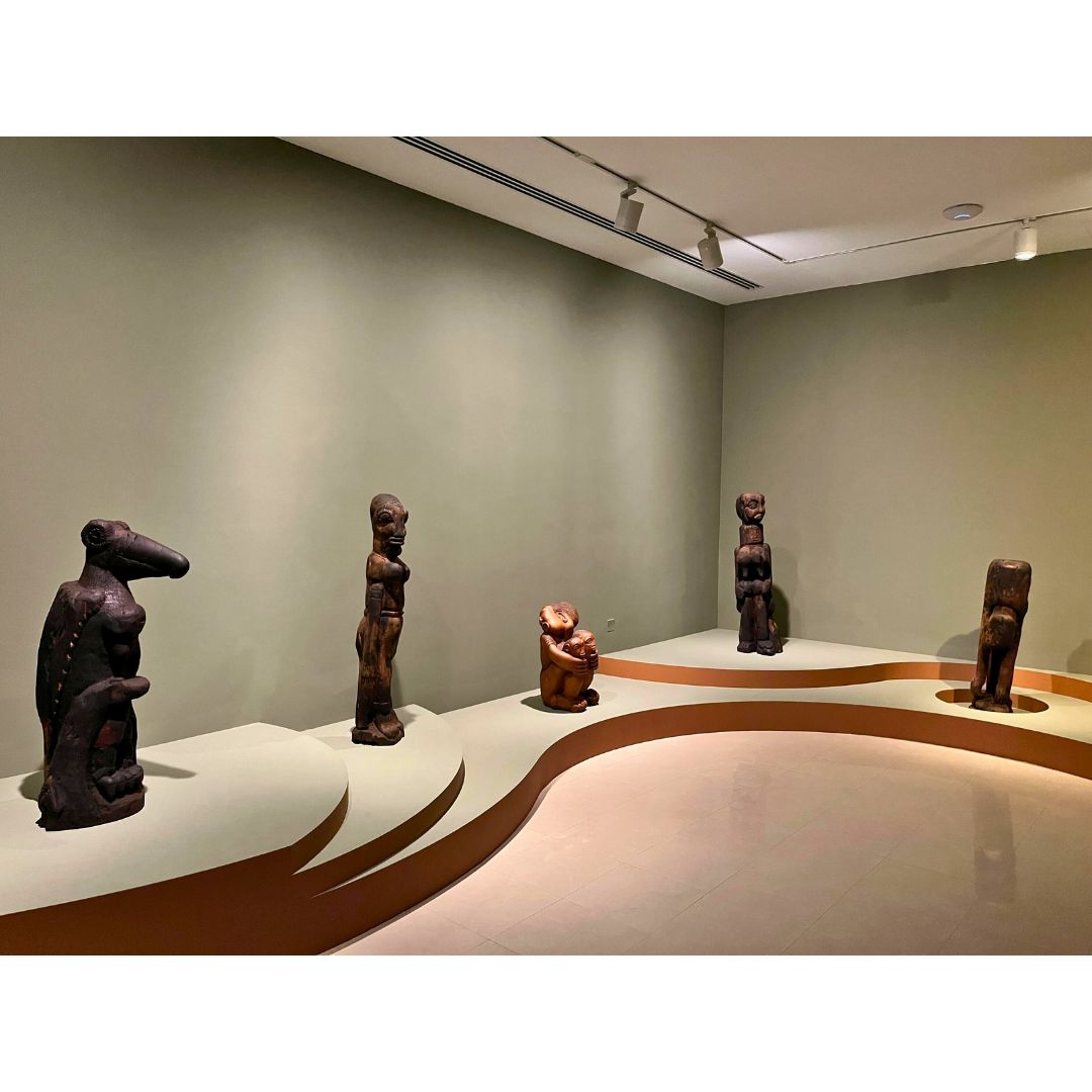 ncai254's tweet image. Sculptures by renowned Kenyan sculptor, Morris Foit, on display at the Sharjah Biennial 16 titled ‘to carry.’
Curated by Natasha Ginwala, the selected works form part of the NCAI Permanent Collection.

#sharjah #sharjahbiennial16 #tocarry #morrisfoit