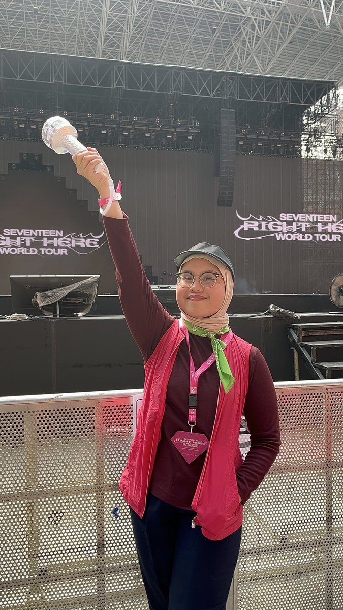 kwonbbh's tweet image. “seungkwan hows my outfit today?”
“🧐?”
*shows him my outfit*
“☺️👍”

#SEVENTEEN_RIGHT_HERE_IN_JAKARTA