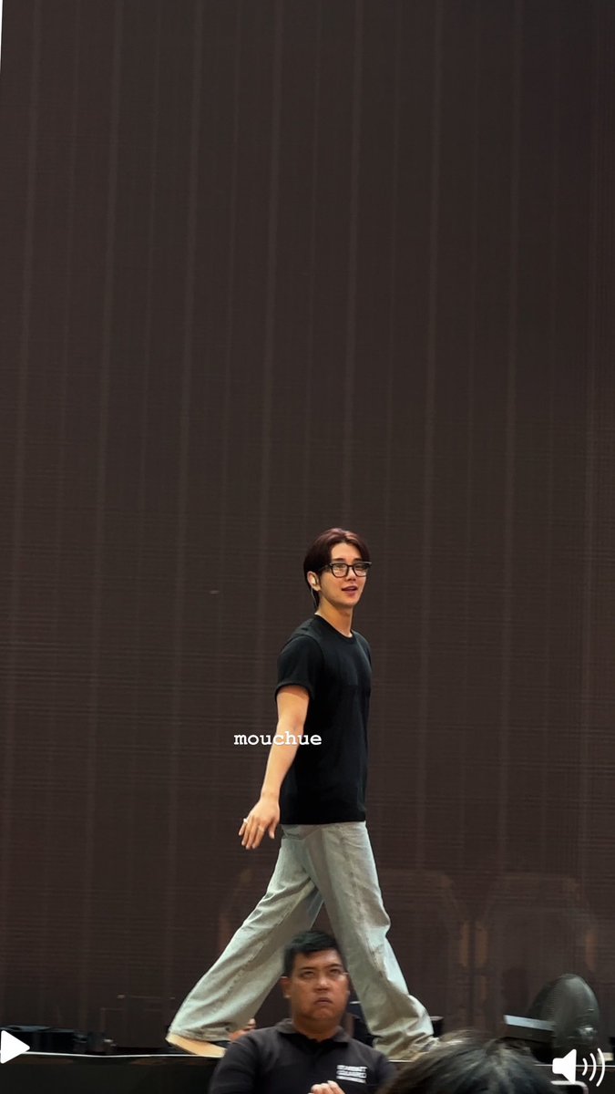 mouchue's tweet photo. joshua todayy 😭😭 #SVT_RIGHT_HERE_IN_JAKARTA #JOSHUA https://t.co/dLT6F6Qn8P