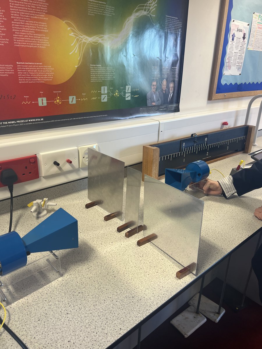 SG_STEM's tweet image. 🔍🌊📏🔊 Physics in action! L6 students are exploring two-source interference with sound, water, microwaves, and ultrasound — calculating wavelengths through real-world interference patterns. From ripple tanks to microwave detectors, science is making waves! #STEM #ALevelPhysics