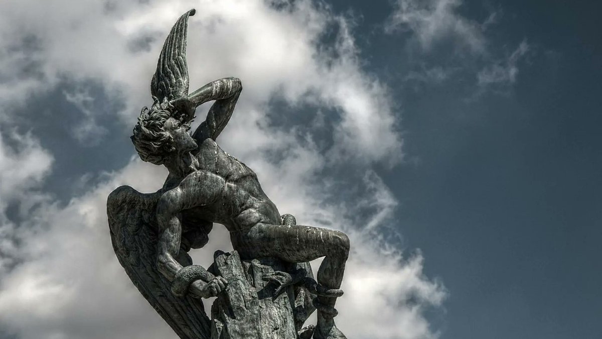 ¿Sabías que, en pleno Parque del Retiro de Madrid, se encuentra una estatua dedicada a Satanás, instalada a exactamente 666 metros sobre el nivel del mar?

Esta es la historia de una de las pocas esculturas públicas del mundo dedicadas al Diablo.

Tira del hilo 🧵👇🏽👇🏽👇🏽