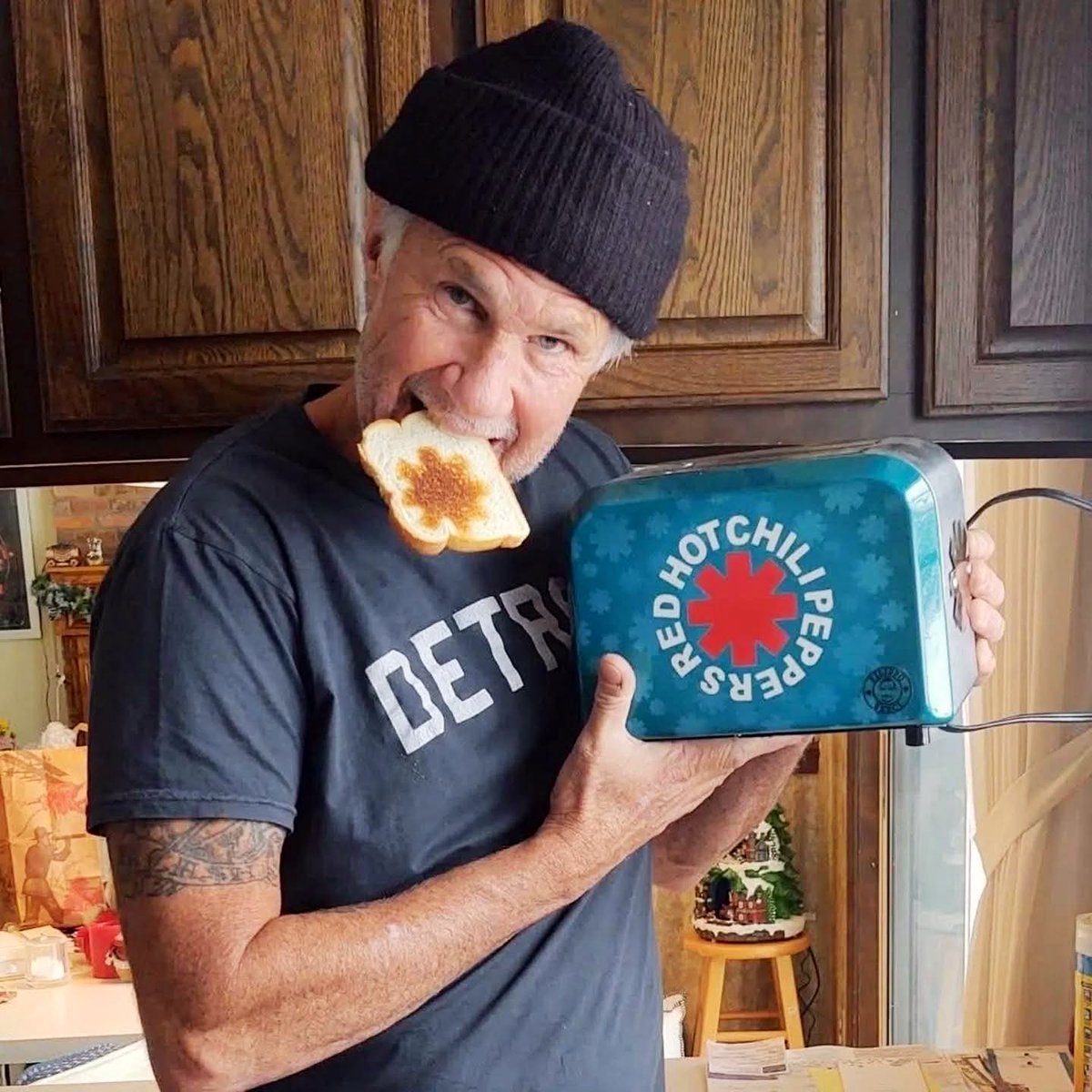 RHCP Netherlands tweet media