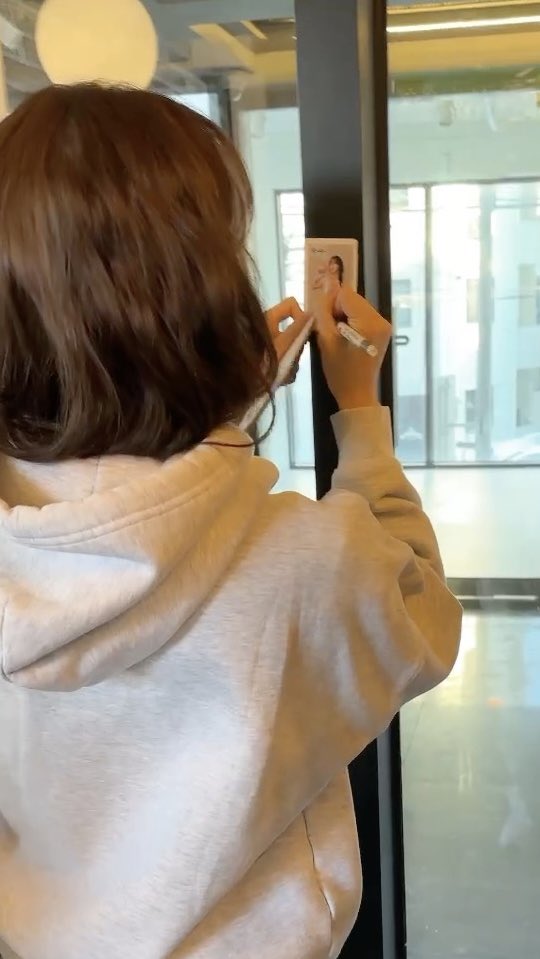 見到了루대장,實在是有夠幸福的一天☺️雖然差點沒在韓國冷死…🥶然後我有了全世界獨一無二的Luda親簽悠遊卡…嘿嘿😍

#Happy_Luda_Day #Luda