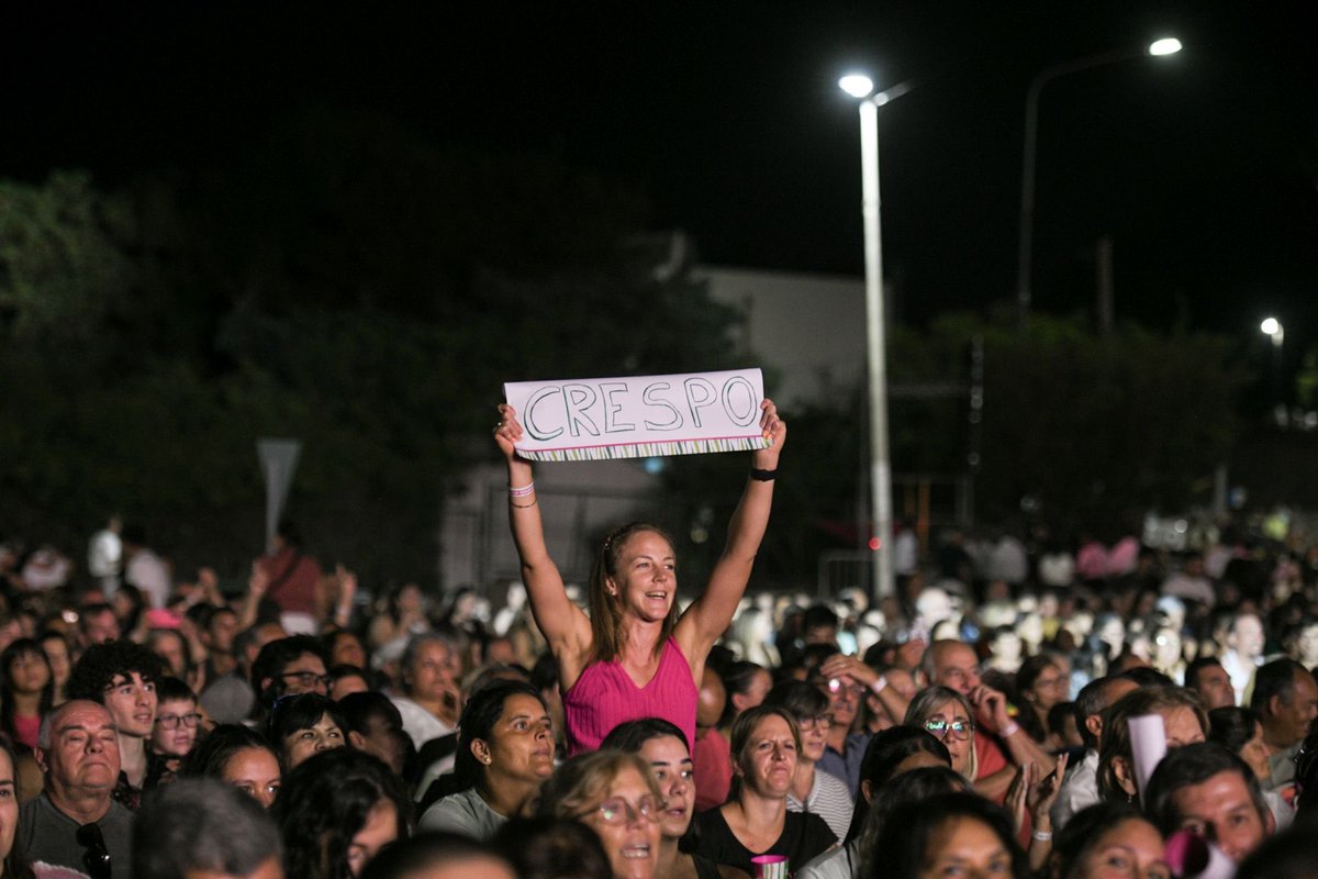 60 mil personas disfrutaron la primera noche de la Fiesta Nacional del Mate con el cierre de Luciano Pereyra ✨🧉🎉

La Plaza de las Colectividades estuvo colmada y se vivió una jornada inolvidable

parana.gob.ar/noticias/mas-d…