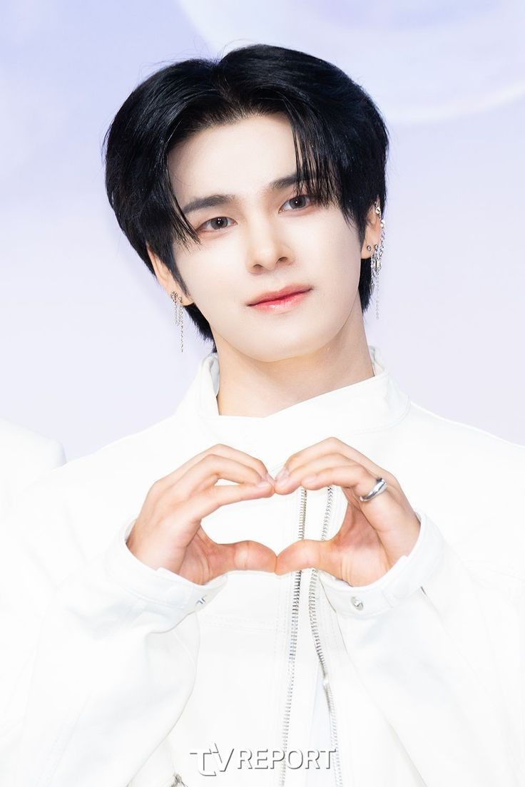 Gue senang banget disini karena ada pacar kecil gue yang sangat gue cintai, I love you cayangkuuu, <a href="/nakyounm/">naky</a>.” Bian tersenyum kearah Elara dengan penuh cinta, Bian kembali melanjutkan ucapannya.