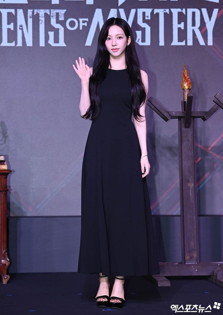 K π¦ (@karinsva) on Twitter photo @ENHYPENYANGS <a href="/domiokamai/">Mai. (2004)</a> <a href="/byPerchance/">BEBYπ</a> Dengan langkah ringan, ia mengembalikan mikrofon kepada MC (<a href="/domiokamai/">Mai. (2004)</a>), lalu melangkah turun dari panggung, diiringi tepuk tangan yang kini terasa lebih dalam, lebih bermakna. @ENHYPENYANGS <a href="/domiokamai/">Mai. (2004)</a> <a href="/byPerchance/">BEBYπ</a> Dengan langkah ringan, ia mengembalikan mikrofon kepada MC (<a href="/domiokamai/">Mai. (2004)</a>), lalu melangkah turun dari panggung, diiringi tepuk tangan yang kini terasa lebih dalam, lebih bermakna.