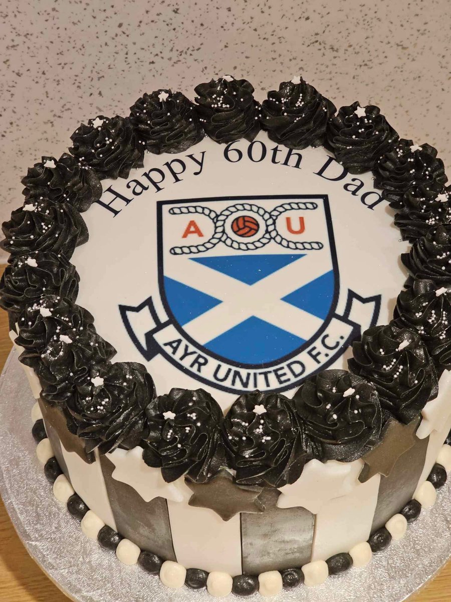 MitchIsElectric's tweet photo. @ScottBrown8 what do you think of my dad’s cake I got made for his surprise 60th tonight 🤩 https://t.co/ila9OEEsFb