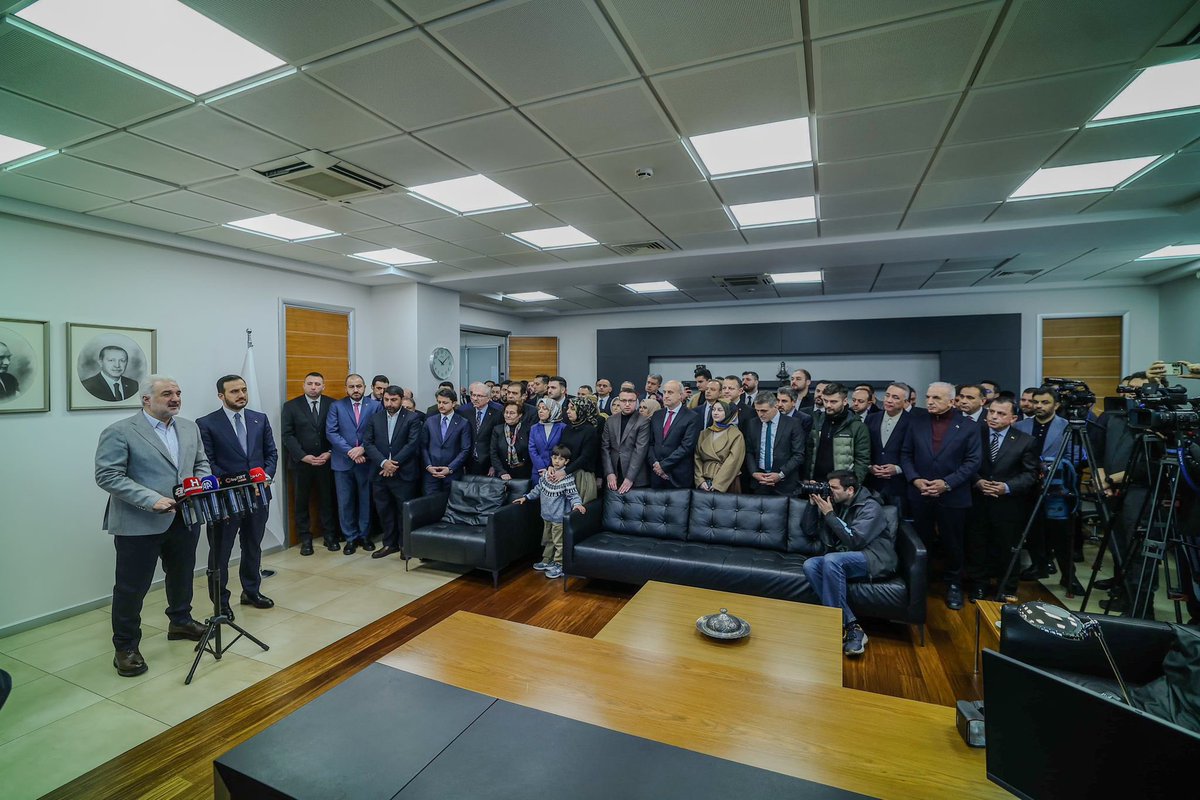 Devraldığımız bayrağı daha ileriye taşımak, önceki başkanlarımızın olduğu gibi en önemli vazifemizdir. Çalışma arkadaşlarımızla, tüm teşkilatımızla, bilhassa aziz hemşehrilerimizle yorulmadan çalışacağız.

Bu vesile ile görevi devraldığım <a href="/osmannnurika/">Osman Nuri Kabaktepe</a> Başkanımıza emekleri ve