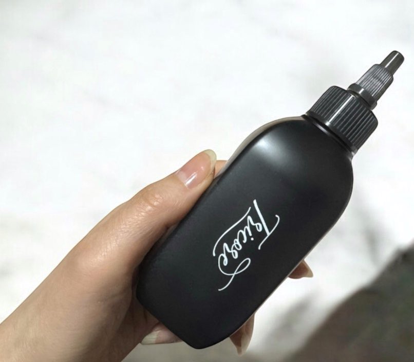 HrmxxXx310's tweet image. Tricore温感ヘッドスパトリートメント　フルボトル（200ml）
⁡
ぱしゃっとしたテクスチャー

液状からクリーム状に変化

じんわりと温かい！

高濃度栄養トリートメント

自宅でヘッドスパ感覚のお手入れ♪
⁡
#PR
#tricore
#トリコレ
#温感生トリートメント
#トリコレでちゅるん髪
#韓国コスメ