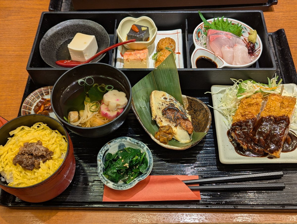 奈良初上陸
そこら中に鹿が描かれてるし、奈良〇〇という名前のお店も多くて奈良と鹿推しがすごい