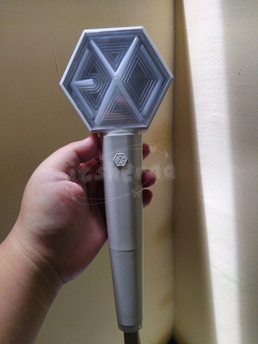 ruellacharemon's tweet photo. [ WTS ] want to sale

PRELOVED 
EXO LIGHTSTICK VER. 3

✨condi lightstick mulus no minus
❌ no pc
💸 450k by shopee🍊
📍Jawa Tengah
💌 bole dm buat tanya2

disclaimer pict 1 : box agak penyok (dari pertama kali beli udh penyok) https://t.co/MFkXtBu3LF