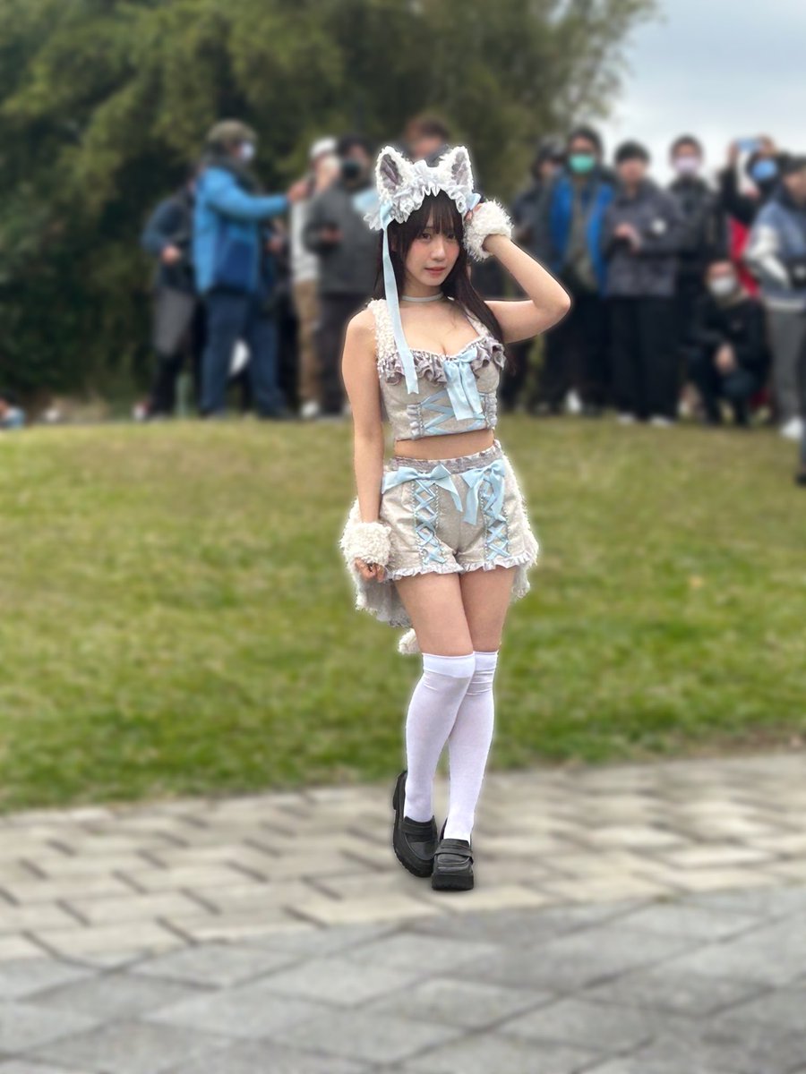 yangruiyu4's tweet photo. 寒い冬に写真を撮るのは本当に大変です。猫の衣装は本当にかわいいです!風邪をひかないでください 明日お会いできるのを楽しみにしています
#伊織もえ
#FF43 https://t.co/S9WbmSwcCe