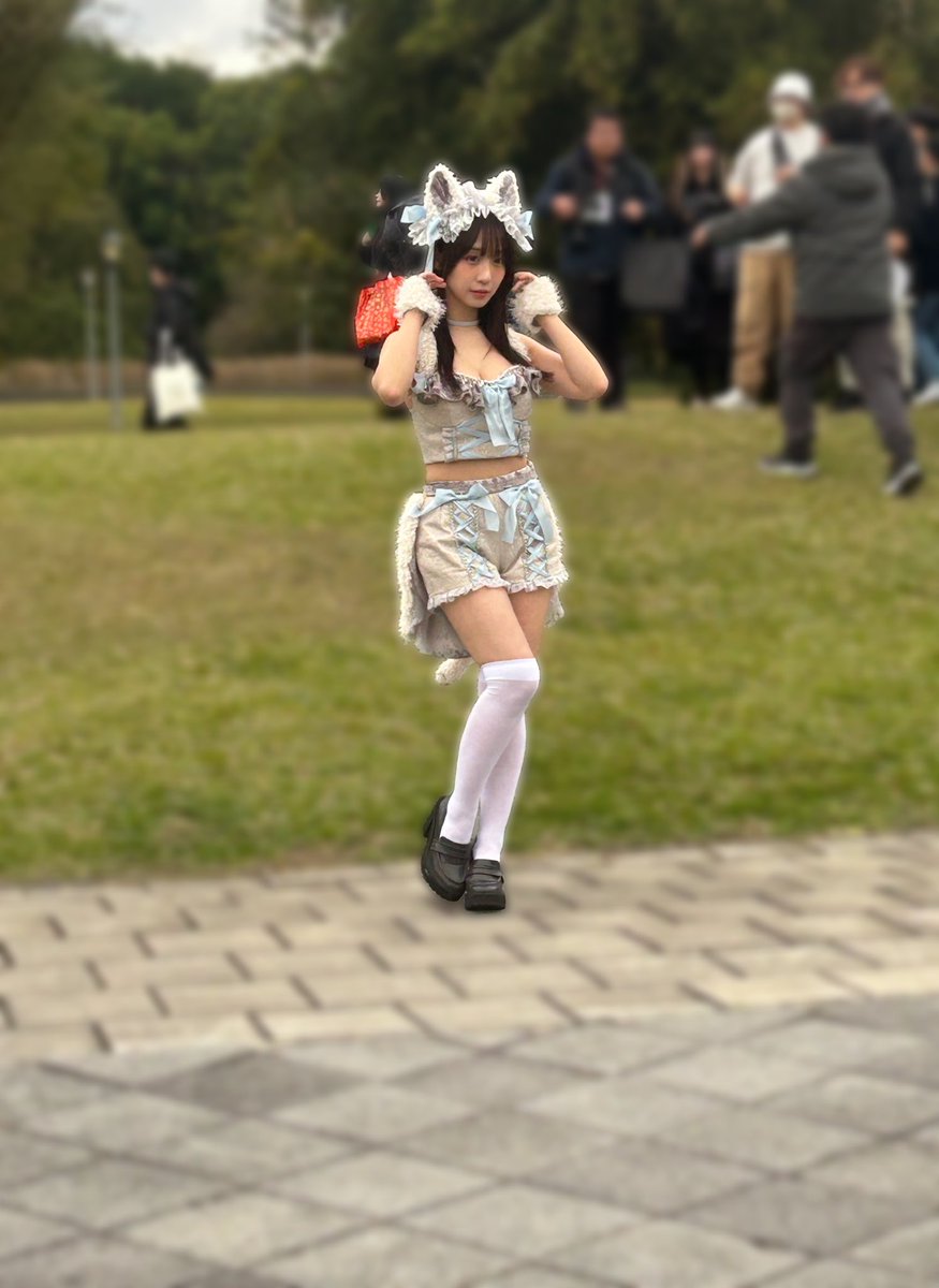 yangruiyu4's tweet photo. 寒い冬に写真を撮るのは本当に大変です。猫の衣装は本当にかわいいです!風邪をひかないでください 明日お会いできるのを楽しみにしています
#伊織もえ
#FF43 https://t.co/S9WbmSwcCe