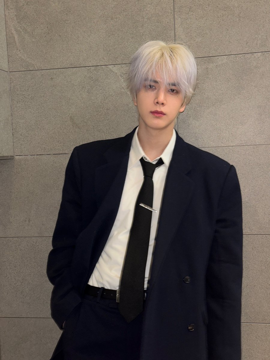 THEBOYZ_officl's tweet photo. [📸] 영훈 MBC 쇼! 음악중심 MC 완료🍞 음중 컴퍼니에 출근하고 싶어서 연휴가 끝나기만을 기다렸다구요(˶⸃ ⴰ⸃˶)♡

#THEBOYZ #더보이즈
#YOUNGHOON #영훈 https://t.co/PJ2RI4WJkp