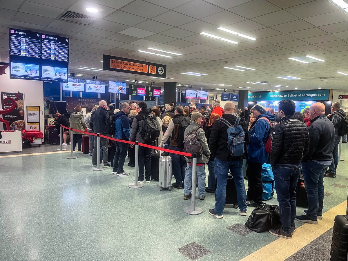 Cardiff_Airport's tweet image. Pob Iwc Cymru | Good Luck Wales🏴󠁧󠁢󠁷󠁬󠁳󠁿

We loved welcoming rugby fans at Cardiff Airport as they set off for Rome for the Six Nations! The atmosphere was fantastic, and our hardworking team ensured a smooth journey for all. Safe travels and enjoy the game!🏉✈️

#TeamWales #GuinnessM6N