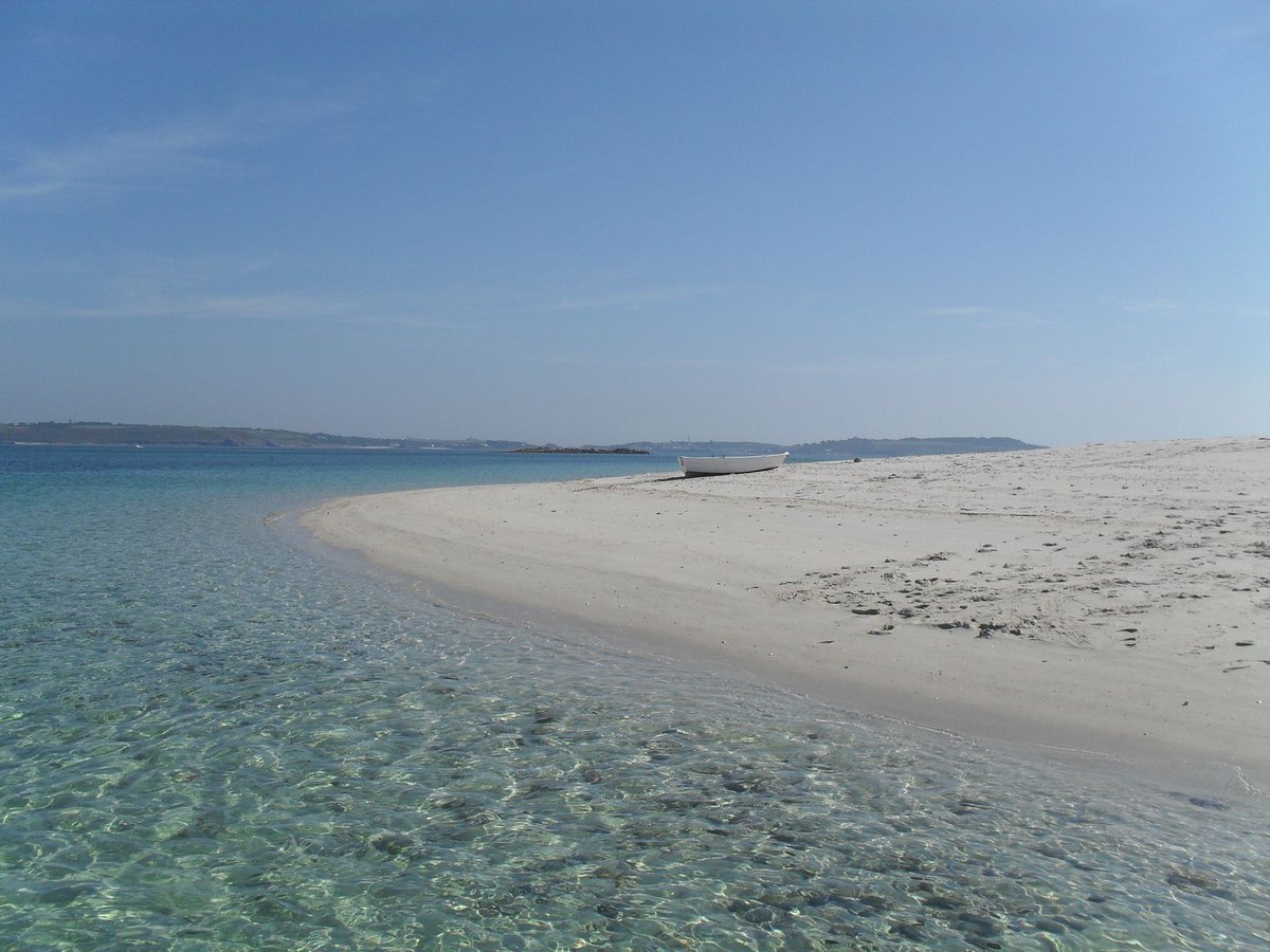 Looking for the perfect place to slow down, soak up stunning scenery and truly unwind in 2025?

Come and visit us: tregarthens.com/stay/

#Tregarthens #IslesofScilly #CloserThanTheCaribbean