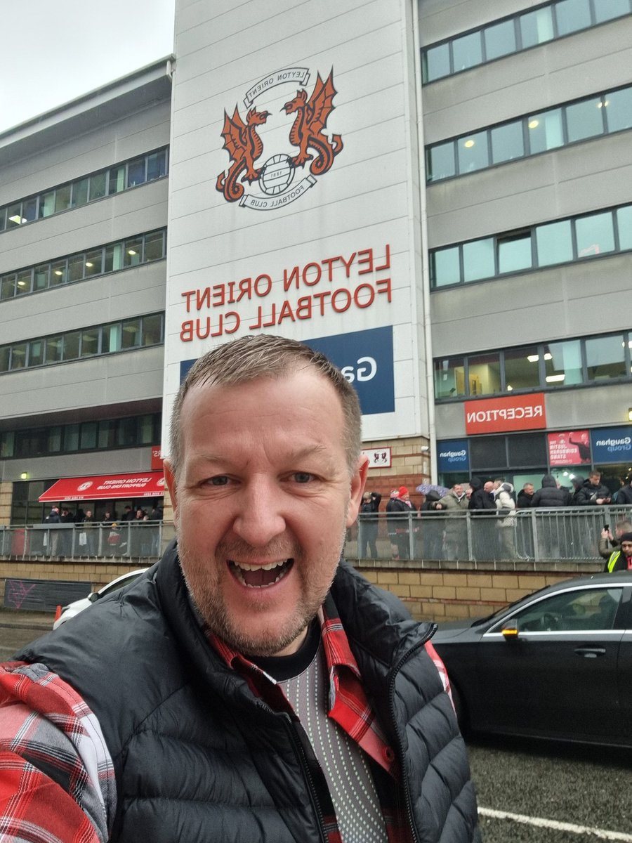 Það styttist í þessa VEISLU á Brisbane Road! #LOFC #OneOrient #FACup