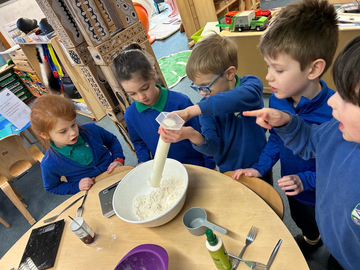 lussprimary's tweet image. What a fab week learning about Gaeilge and Ireland 🇮🇪 as part of @LangsWeekScot. We’ve read folk tales, navigated Éire 🧭 in maths, learned greetings, crafted St Brigid crosses, written our names in ancient Ogham & made the most wonderful soda bread. Slán #scotlandloveslanguages