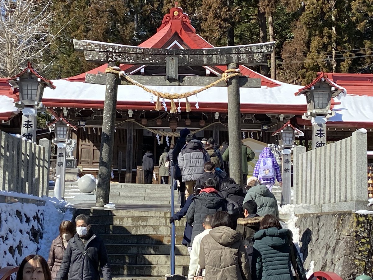 岩沼市の金蛇水神社に行って来ました。今年は巳年と言うこともあり全国から沢山の参拝客が本日も来てました。