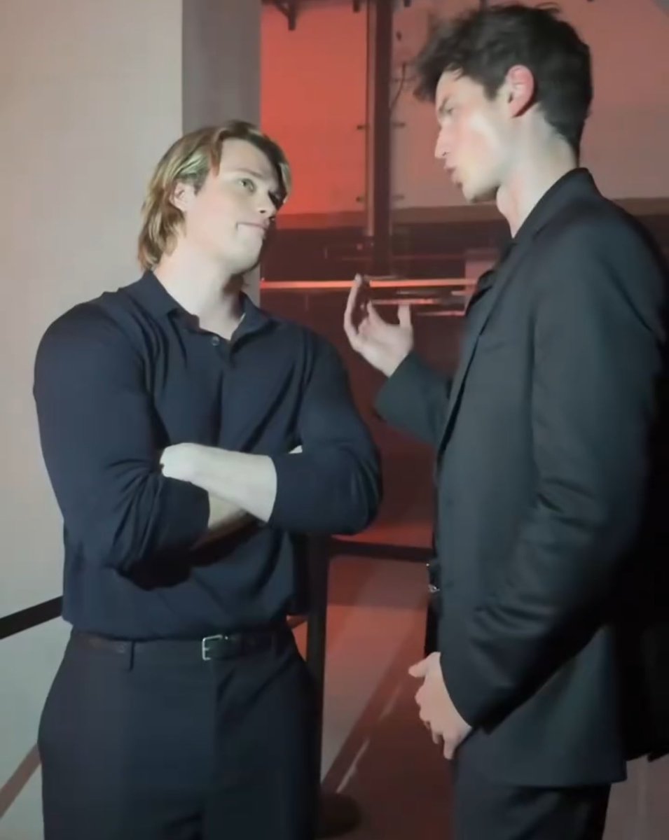 darkskyzine's tweet photo. nicholas galitzine u are gigantic https://t.co/LmuHoG7tBu