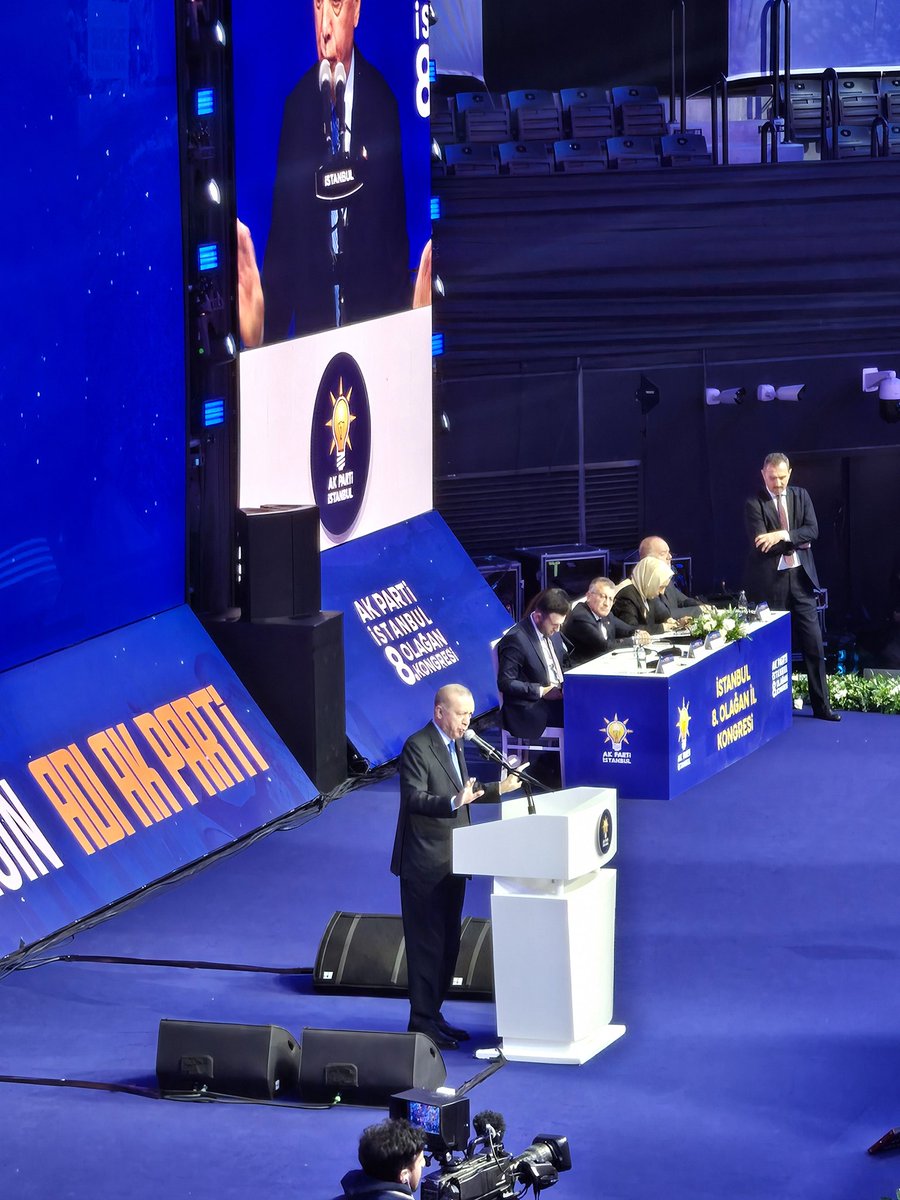 HKBARAN's tweet photo. 📍İstanbul 

AK  Parti İstanbul 8. il Kongresine katıldık. 

Cumhurbaşkanımız ve Genel Başkanımız Sn. @RTErdogan’ın teşrifleriyle gerçekleşen kongrede görevi devralan Sn. @abdullahozdemir ve  yönetimine muvaffakiyetler diliyorum. Bayrağı devreden Sn. @osmannnurika’a teşekkür ediyorum.