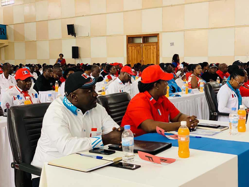 RPF_North's tweet photo. Ubu, Abayize Intekorusange y’Umuryango FPR INKOTANYI ku rwego rw’Intara y’Amajyaruguru bari mu gikorwa cyo kwitorera abagize Komite Nyobozi y’Umuryango FPR INKOTANYI ku rwego rw’Intara y’Amajyaruguru. Amatora ararimbanyije. https://t.co/jxk2La5J6M