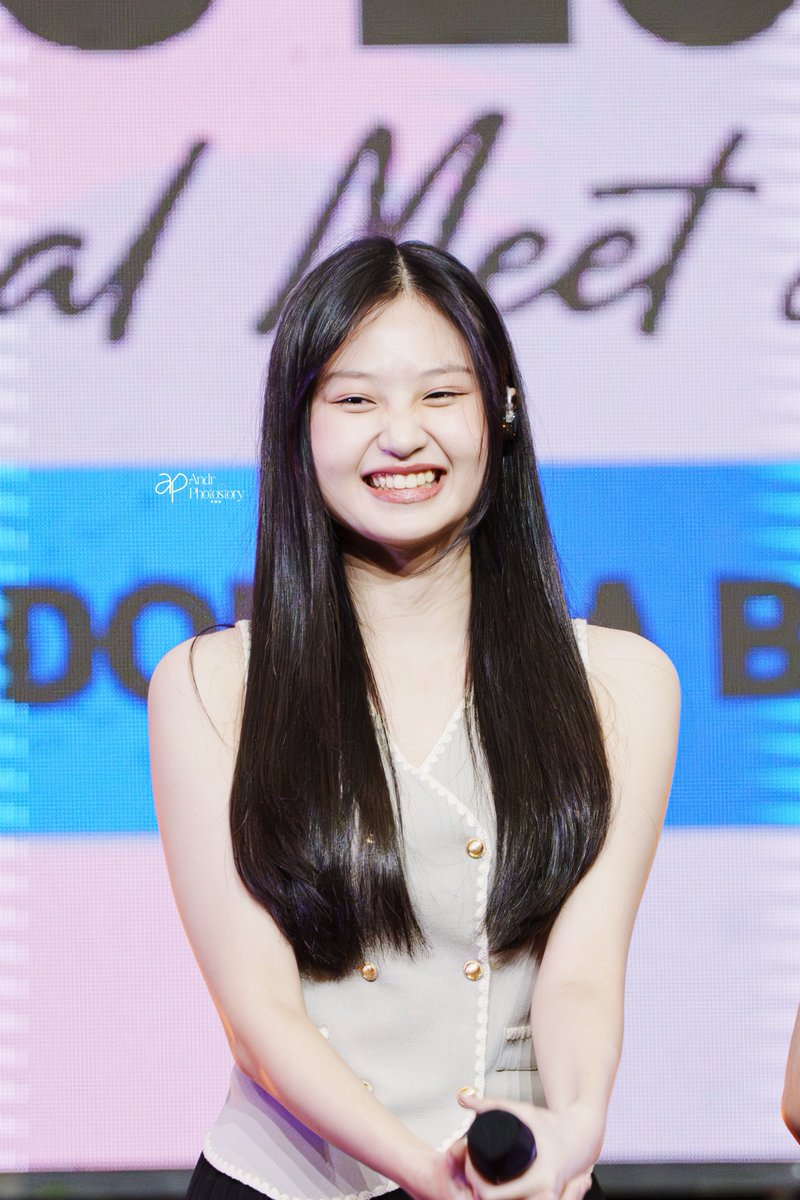 Andr_Photostory's tweet image. Selamat sore dik @M_MikaelaJKT48 

08022025
MNG - JKT48 26th Single