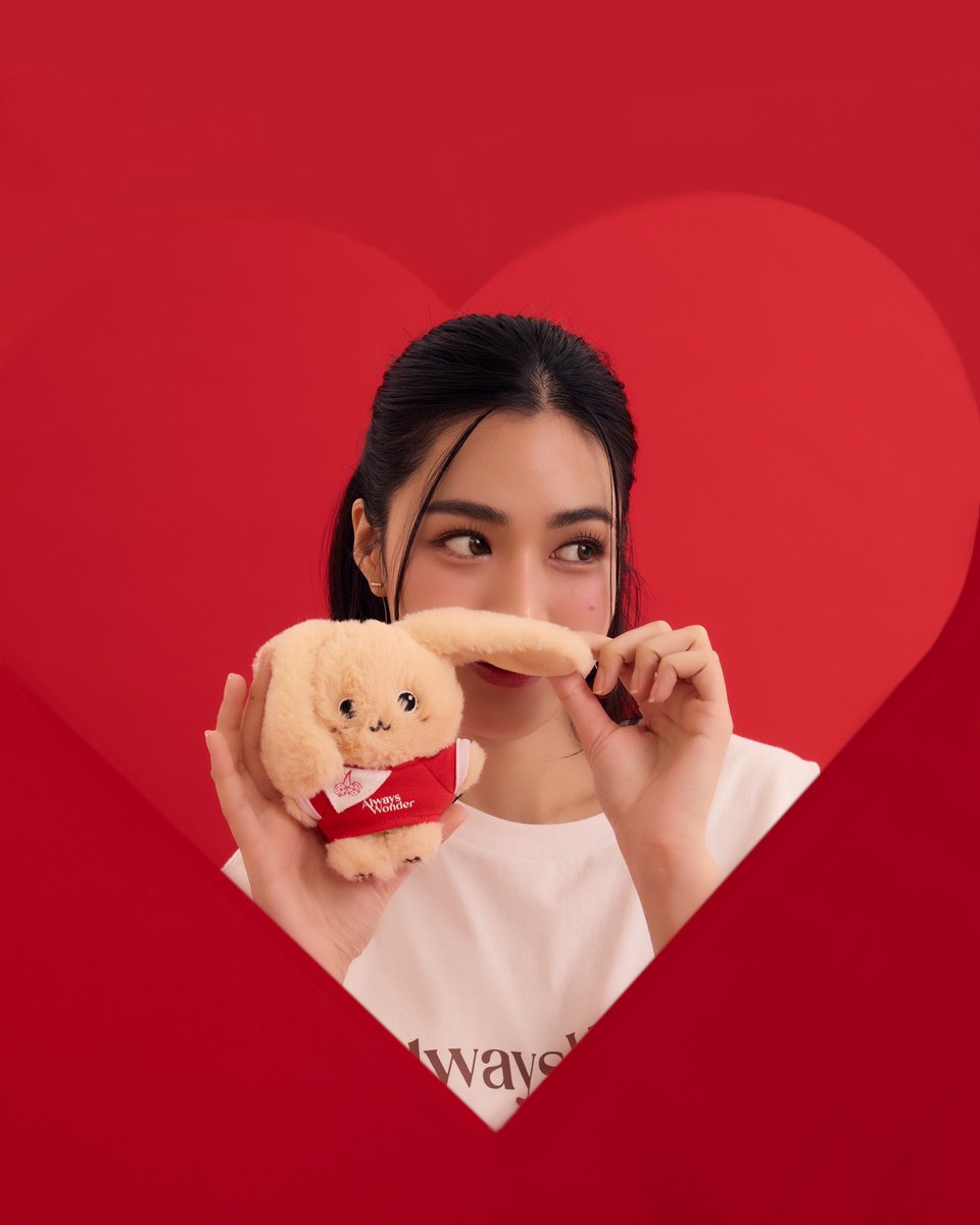 AlwayswonderCo's tweet photo. Goldie Wonder is here to spread the love! 🐶❤️ This cute keyring brings playful energy and endless smiles! ✨
 
Special for AlwaysWonder Customers!

👉🏻 Spend 3,000 THB in the 'Roll with Love' collection for a chance to win the AlwaysWonder 'Roll with Love' Letter . Available for purchase on LINE Shopping and Website.

📌 Available this Monday 10 Feb 25, at 12:00 PM (GMT+7)
 
🛒 Exclusively on LINE SHOPPING & our website 

#AlwaysWonder #RollWithLove
