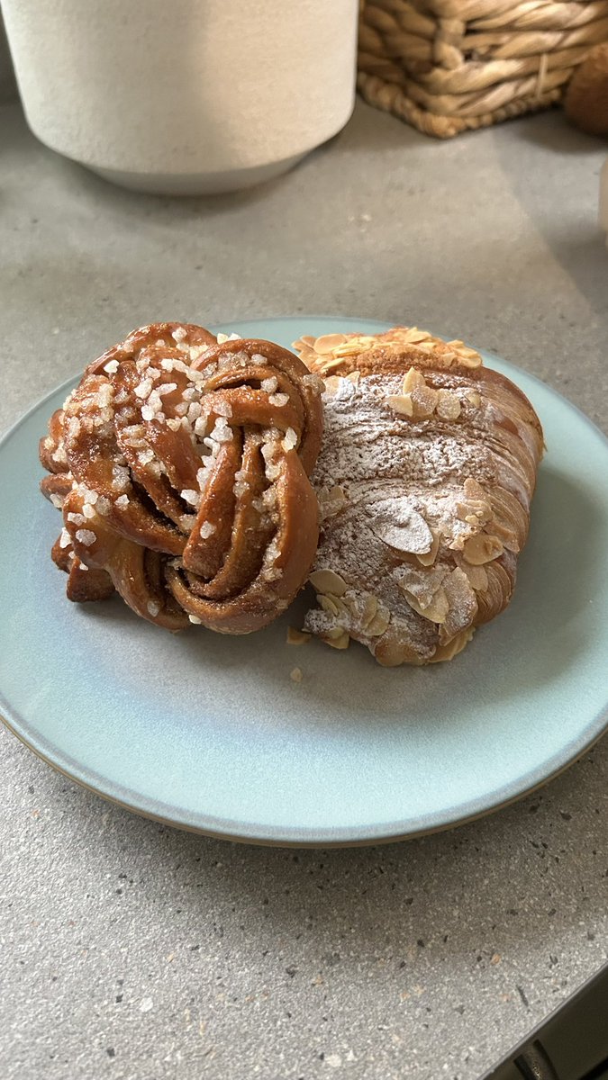Cardamon swirl and almond croissant from the <a href="/jaunty_goat/">Jaunty Goat</a> bakery  in <a href="/ShitChester/">12 years of Shitchester</a>  earlier this morning have hit the spot. Brilliant service too.