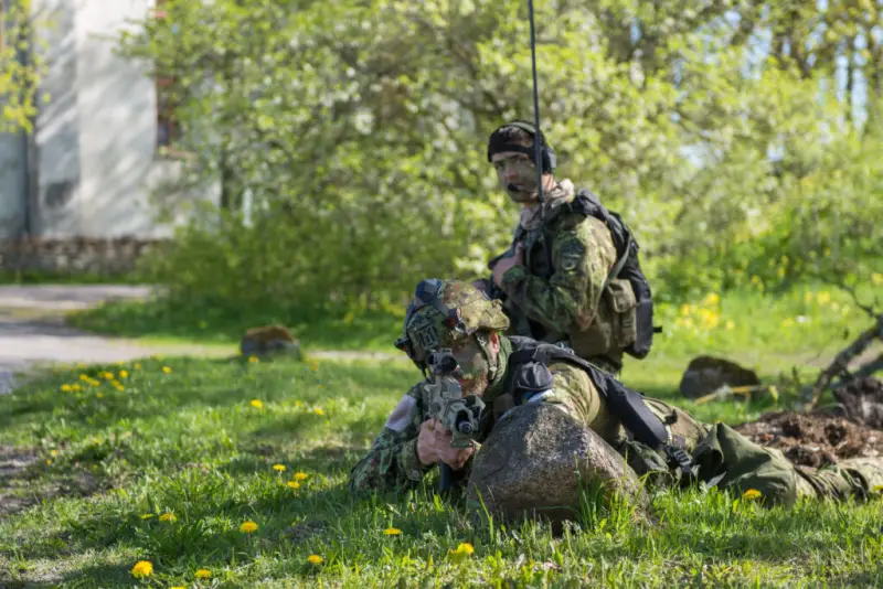 EmilieDefresne's tweet photo. #Germy, expert militaire🇬🇧:
Si les #Baltes sont trop russophobes, l'article 5 de la Charte #OTAN ne les sauvera pas d’une opération russe, car dans ce cas ce sont eux qui sont à l'origine du conflit.
Rejoindre l’OTAN ne garantit pas que d’autres pays entreront dans le conflit. https://t.co/2HkREMSSOt