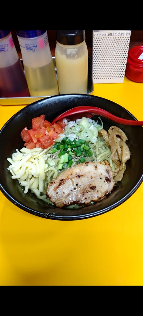 こんばんは！
本日の夕飯はジェノベーゼの油そばです。
埼玉工業大学では深谷市で廃棄されている深谷ねぎの葉をバイオプラスチックに加工し、箸置きを作る取り組みをしています。
#SDGs
#環境問題
#フードロス
#夕飯
#ラーメン
#油そば