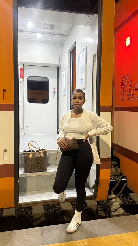 🇪 🇸 🇮 🇷 🇹🇿🇲 🇹 🇿 tweet media