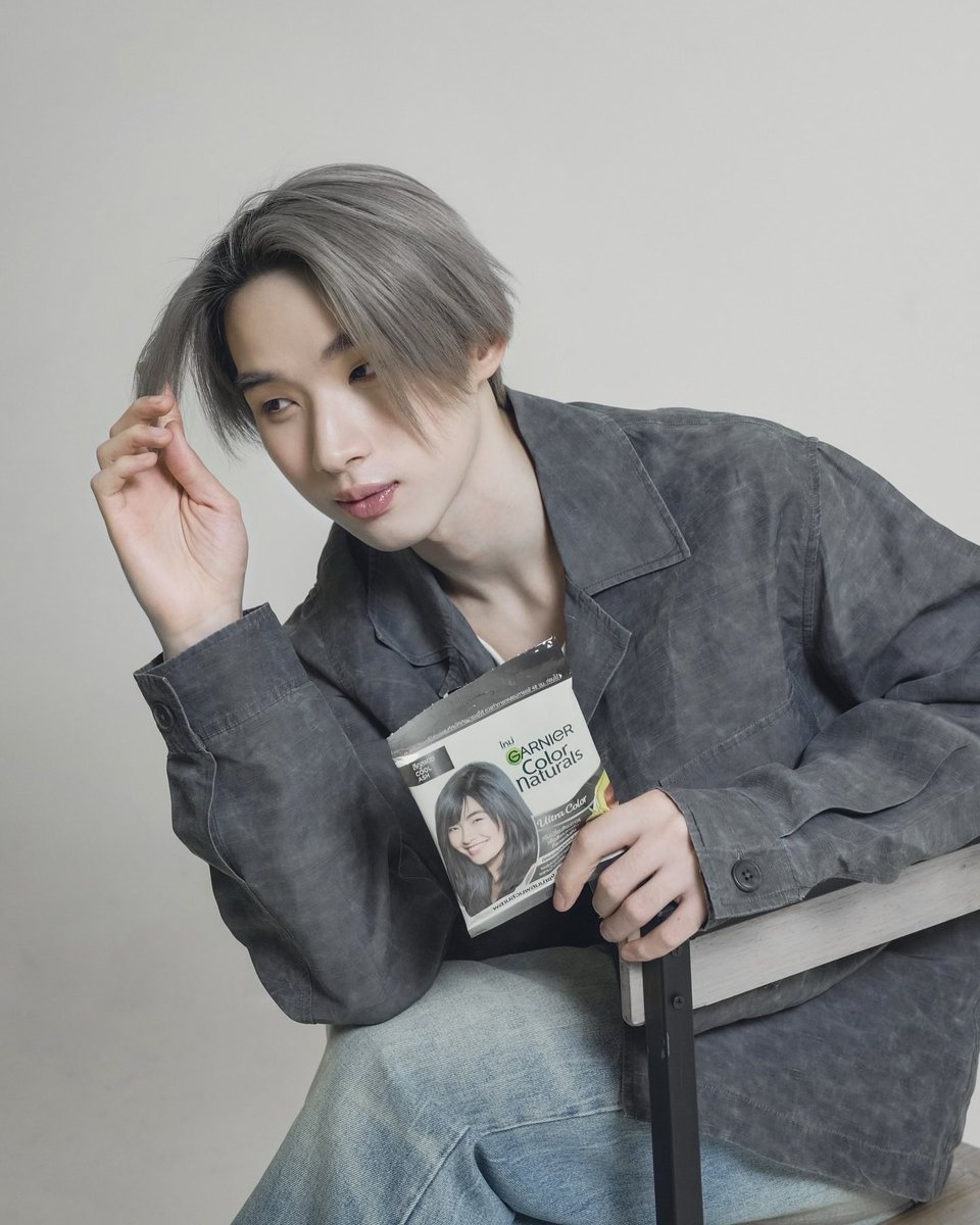 HongofficialTH's tweet photo. 🍦IG — hongshihoshi Posted
🗓 08 / 02 / 25
คนที่ผมเทาแบบนี้ จีบได้นะค้าบบบบ คูลเดียวที่ใช่คือคูลแอชจากการ์นิเย่เท่านั้น แค่ 59 บาทก็เท่เลย 😎
#Garnierthailand
#รีวิวสีผมการ์นิเย่
#PerfectAshYouAre
#Haircolor
🔗 — https://t.co/FLFUPXrv3b
➖
#hongshihoshi
#LYKN #LYKYOU https://t.co/kdd7wXcxZs