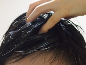 mukouchan4's tweet image. 洗髪後に使う「Tricore　温感ヘッドスパトリートメント　フルボトル（200ml）」
キャップいらずのノズルで頭皮に塗って、温感マッサージ☆
気持ち良い＆ほのかな香り。
美容室の発想で、しっかりケアします！

#PR
#tricore
#トリコレ
#温感生トリートメント
#トリコレでちゅるん髪
#韓国コスメ