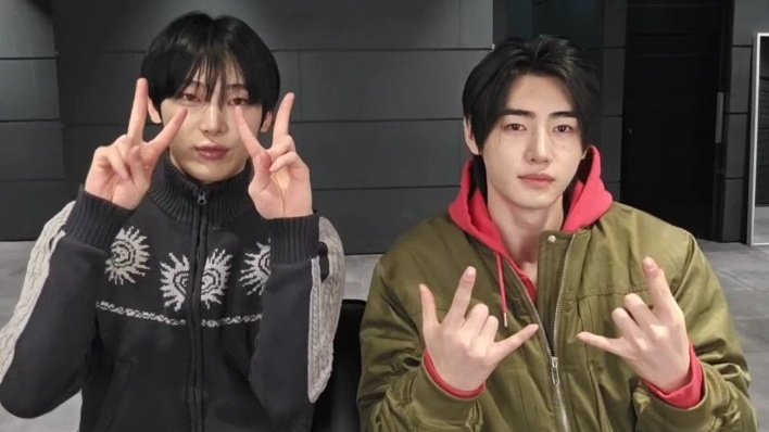 kungyazfilms's tweet photo. KUNGYAZ MOST AWAITED  VLIVE IS DONE THANK YOU SUNGHOON AND SUNOO 😭❤️ https://t.co/Bvev6OPXUp