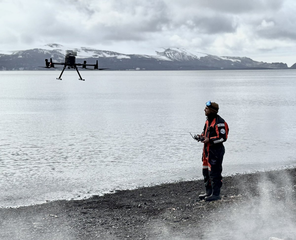 SeaDron (@dronsea) on Twitter photo Ayer estuvimos en la Bahía de Fumarolas utilizando nuestros sniffers CO2, CH4 y multigas para medir las emisiones de gases de efecto invernadero directamente desde las fumarolas. También volamos sensores LiDAR, multiespectral y térmico.
<a href="/CSIC/">CSIC</a> <a href="/ICMAN_CSIC/">ICMAN-CSIC</a> <a href="/CSICAndalExtrem/">CSIC Andalucía y Extremadura</a> Ayer estuvimos en la Bahía de Fumarolas utilizando nuestros sniffers CO2, CH4 y multigas para medir las emisiones de gases de efecto invernadero directamente desde las fumarolas. También volamos sensores LiDAR, multiespectral y térmico.
<a href="/CSIC/">CSIC</a> <a href="/ICMAN_CSIC/">ICMAN-CSIC</a> <a href="/CSICAndalExtrem/">CSIC Andalucía y Extremadura</a>